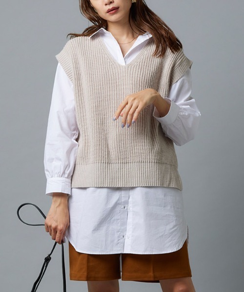 Pierrot(ピエロ)の「ニットベスト×ロングシャツセット(ニット/セーター・レディース・ブラック/チャコール/グレイッシュベージュ/キャメル/グリーン・M/L)」の17枚目の写真