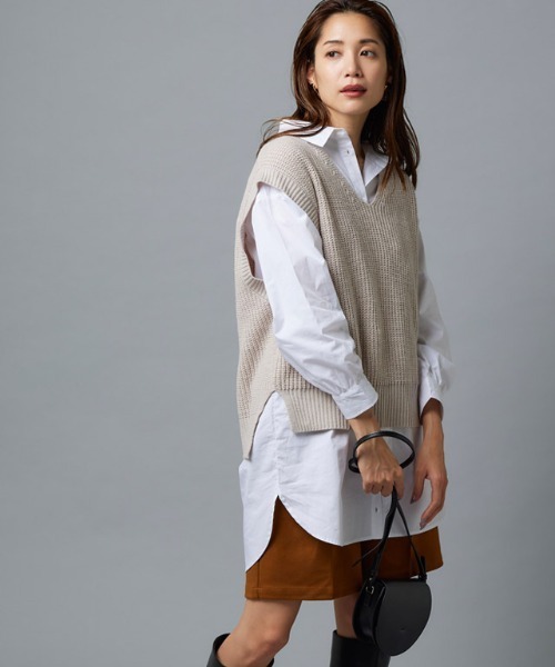 Pierrot(ピエロ)の「ニットベスト×ロングシャツセット(ニット/セーター・レディース・ブラック/チャコール/グレイッシュベージュ/キャメル/グリーン・M/L)」の18枚目の写真