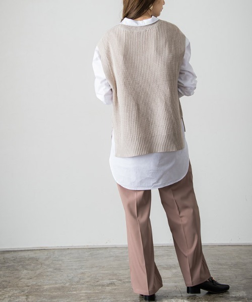 Pierrot(ピエロ)の「ニットベスト×ロングシャツセット(ニット/セーター・レディース・ブラック/チャコール/グレイッシュベージュ/キャメル/グリーン・M/L)」の22枚目の写真