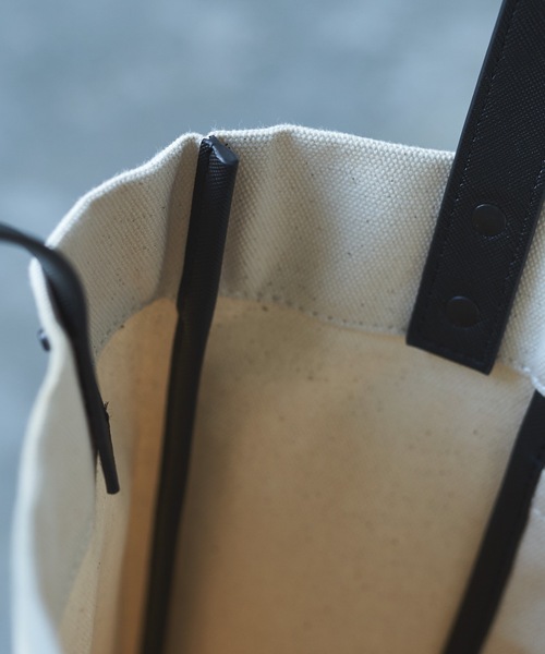 Alpinus(アルピナス)の「Alpinus - ポシェット付き レザーコンビトートバック(トートバッグ・メンズ・ネイビー/ホワイト・FREE)」の7枚目の写真