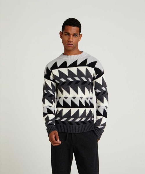 SISLEY(シスレー)の「幾何学柄ラウンドネックニット・セーター(ニット/セーター・メンズ・グレー系その他/ブラウン系その他・SMALL/LARGE/MEDIUM)」の1枚目の写真