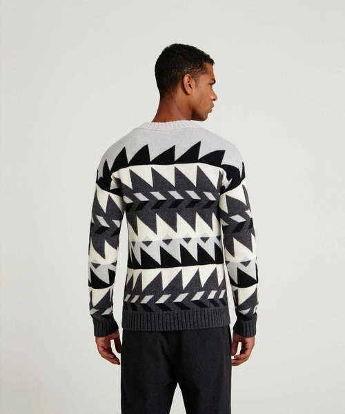 SISLEY(シスレー)の「幾何学柄ラウンドネックニット・セーター(ニット/セーター・メンズ・グレー系その他/ブラウン系その他・SMALL/LARGE/MEDIUM)」の7枚目の写真