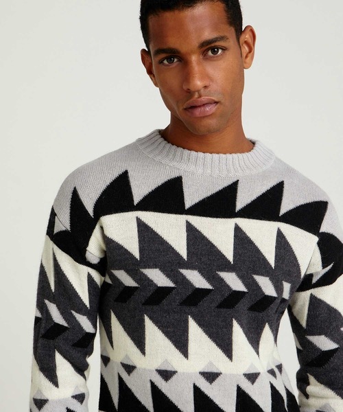 SISLEY(シスレー)の「幾何学柄ラウンドネックニット・セーター(ニット/セーター・メンズ・グレー系その他/ブラウン系その他・SMALL/LARGE/MEDIUM)」の8枚目の写真