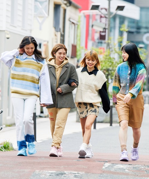 FILA(フィラ)の「FILA x atmos pink INTERATION LIGHT / フィラ アトモス ピンクイントレーション ライト 【SP】(スニーカー・レディース・ブルー/ピンク/パープル/ホワイト・27.0cm/26.0cm/22.0cm/24.0cm/23.0cm/25.0cm/28.0cm)」の6枚目の写真