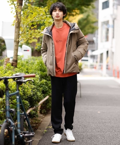 a.v.v(アーヴェヴェ)の「【軽撥水/ストレッチ/裾コードシルエット変化】シームレスストレッチダウンブルゾン(ダウンジャケット/コート・メンズ・ブラック/モカ・46/48/50)」の6枚目の写真