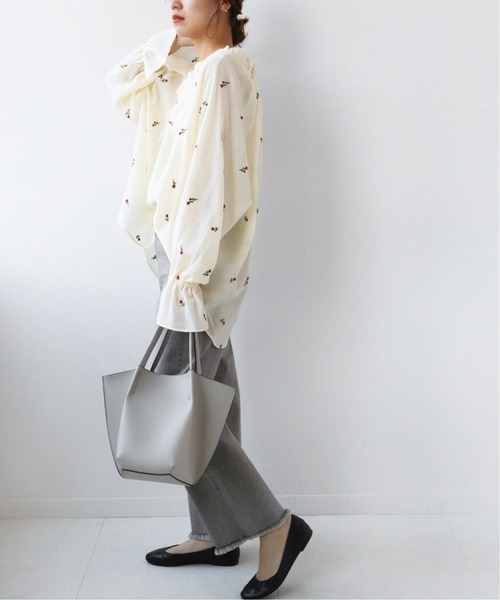 JOURNAL STANDARD relume(ジャーナルスタンダード レリューム)の「《追加》フラワーエンブロイダリーブラウス◆(シャツ/ブラウス・レディース・ナチュラル・FREE)」の2枚目の写真