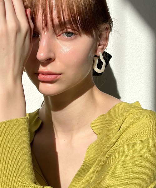 LA BELLE ETUDE(ラベルエチュード)の「なみなみピアス(ピアス(両耳用)・レディース・ホワイト/ピンク/ライトグリーン・FREE)」の1枚目の写真