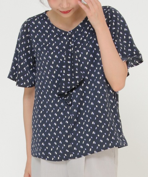 ikka(イッカ)の「フロントラッフルブラウス(シャツ/ブラウス・レディース・ライトベージュ/オフホワイト/ネイビー・L/M)」の3枚目の写真