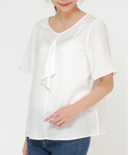 ikka(イッカ)の「フロントラッフルブラウス(シャツ/ブラウス・レディース・ライトベージュ/オフホワイト/ネイビー・L/M)」の1枚目の写真