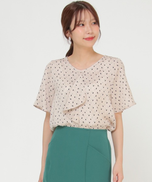 ikka(イッカ)の「フロントラッフルブラウス(シャツ/ブラウス・レディース・ライトベージュ/オフホワイト/ネイビー・L/M)」の2枚目の写真