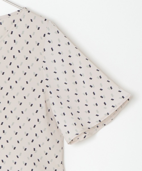 ikka(イッカ)の「フロントラッフルブラウス(シャツ/ブラウス・レディース・ライトベージュ/オフホワイト/ネイビー・L/M)」の12枚目の写真
