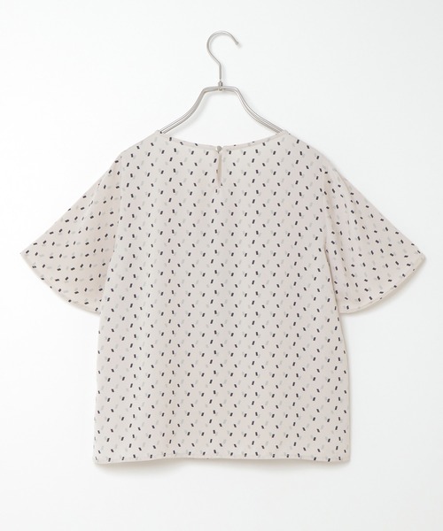 ikka(イッカ)の「フロントラッフルブラウス(シャツ/ブラウス・レディース・ライトベージュ/オフホワイト/ネイビー・L/M)」の10枚目の写真