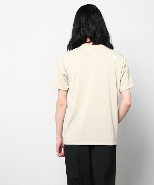 THE NORTH FACE（ザノースフェイス）の「ザ ノース フェイス THE NORTH FACE S/S Footprint Logo Tee(ショートスリーブフットプリントロゴティー)（Tシャツ/カットソー・メンズ・ベージュ・M/LL/S/L）」の3枚目の写真