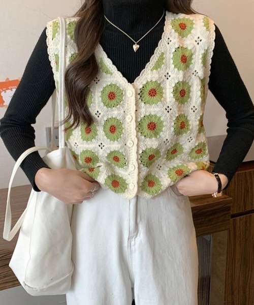 Chaco closet（チャコ クローゼット）の「フラワーモチーフVネッククロシェベスト（ベスト・レディース・ブラック/ブラウン/レッド/グリーン・FREE）」の8枚目の写真