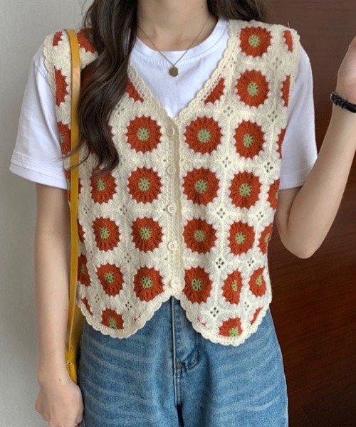 Chaco closet（チャコ クローゼット）の「フラワーモチーフVネッククロシェベスト（ベスト・レディース・ブラック/ブラウン/レッド/グリーン・FREE）」の14枚目の写真