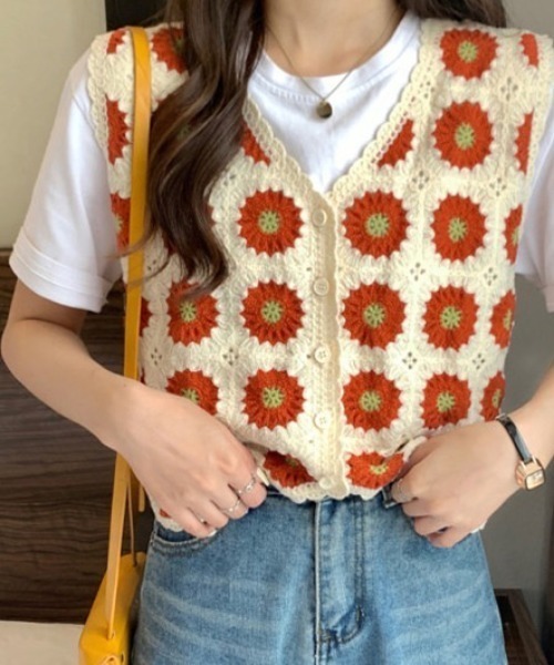 Chaco closet（チャコ クローゼット）の「フラワーモチーフVネッククロシェベスト（ベスト・レディース・ブラック/ブラウン/レッド/グリーン・FREE）」の17枚目の写真