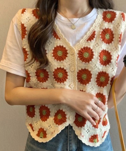 Chaco closet（チャコ クローゼット）の「フラワーモチーフVネッククロシェベスト（ベスト・レディース・ブラック/ブラウン/レッド/グリーン・FREE）」の12枚目の写真