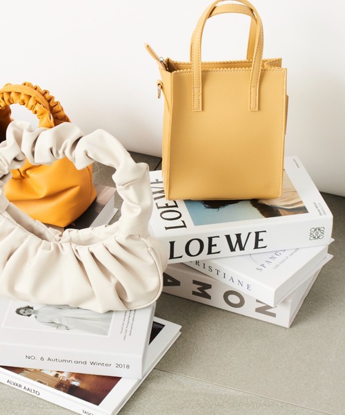 MAISON BREEZE（メゾンブリーズ）の「【MAISON BREEZE】ショルダー付きミニスクエアトート　KNF（トートバッグ・レディース・ブラック/ベージュ/サックスブルー/イエロー・FREE）」の7枚目の写真