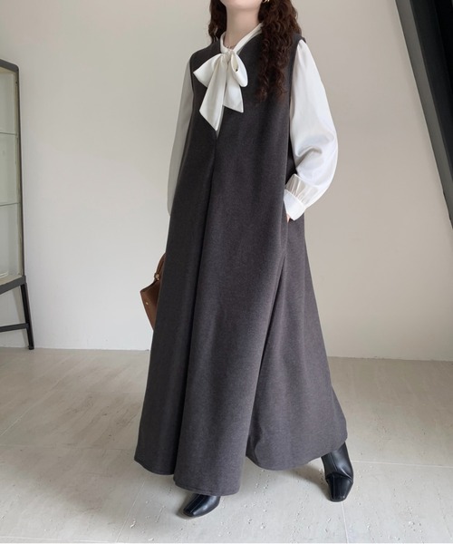 emi+(エミプラス)の「キーネックロングフロントタックワンピース ジャンパースカート(ワンピース・レディース・チャコールグレー/ブラック/アイボリー・L/M)」の6枚目の写真