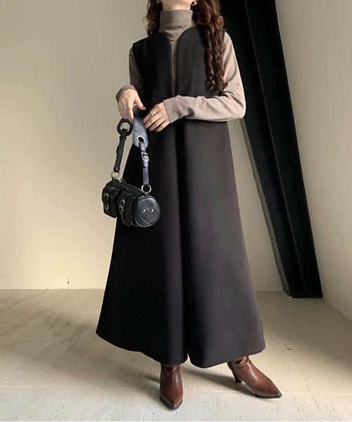 emi+(エミプラス)の「キーネックロングフロントタックワンピース ジャンパースカート(ワンピース・レディース・チャコールグレー/ブラック/アイボリー・L/M)」の15枚目の写真