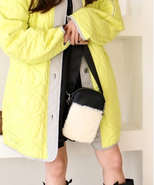 ikot（イコット）の「【Scrap Book × ikot】ムートンショルダー（ショルダーバッグ・レディース・ブルー/グリーン/イエロー/ホワイト・FREE）」の2枚目の写真