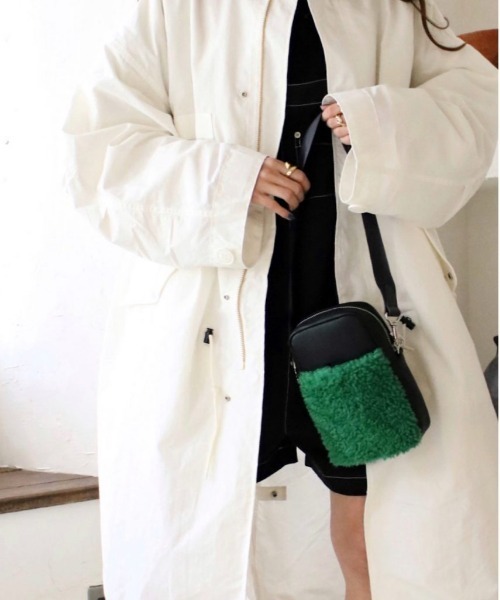 ikot（イコット）の「【Scrap Book × ikot】ムートンショルダー（ショルダーバッグ・レディース・ブルー/グリーン/イエロー/ホワイト・FREE）」の3枚目の写真