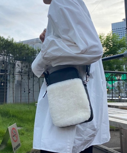 ikot（イコット）の「【Scrap Book × ikot】ムートンショルダー（ショルダーバッグ・レディース・ブルー/グリーン/イエロー/ホワイト・FREE）」の13枚目の写真