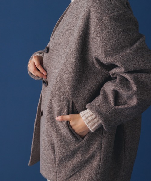 hunch（ハンチ）の「ウールライクミディアムコート l 真冬 防寒 コクーン型 シンプル 重ね着 オーバーサイズ あったかポケット（ノーカラーコート・レディース・グレイッシュベージュ/アイボリー/ネイビー・FREE）」の9枚目の写真