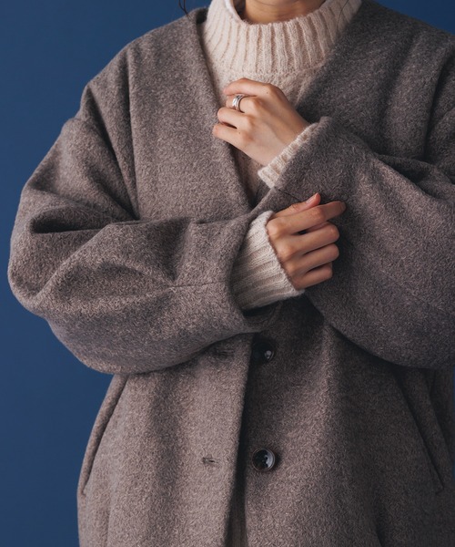 hunch（ハンチ）の「ウールライクミディアムコート l 真冬 防寒 コクーン型 シンプル 重ね着 オーバーサイズ あったかポケット（ノーカラーコート・レディース・グレイッシュベージュ/アイボリー/ネイビー・FREE）」の7枚目の写真