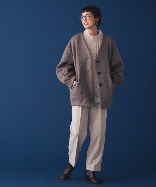 hunch（ハンチ）の「ウールライクミディアムコート l 真冬 防寒 コクーン型 シンプル 重ね着 オーバーサイズ あったかポケット（ノーカラーコート・レディース・グレイッシュベージュ/アイボリー/ネイビー・FREE）」の4枚目の写真