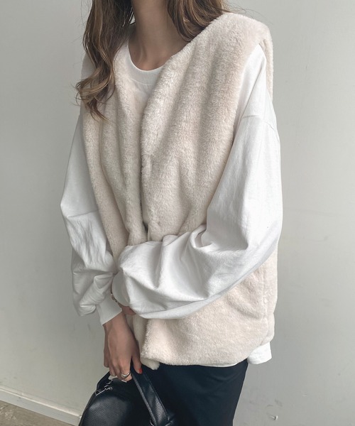 Futier land(フューティアランド)の「ファーベスト付きキルティングコート(ノーカラージャケット・レディース・アイボリー/ブラック/グレイッシュベージュ・MEDIUM)」の14枚目の写真