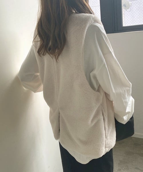 Futier land(フューティアランド)の「ファーベスト付きキルティングコート(ノーカラージャケット・レディース・アイボリー/ブラック/グレイッシュベージュ・MEDIUM)」の20枚目の写真