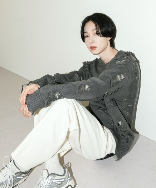 FOLLOWIN(フォロウィン)の「【UNISEX】レイヤードオーバーフィットダメージニット(ニット/セーター・レディース・ブラック/チャコール・FREE)」の19枚目の写真