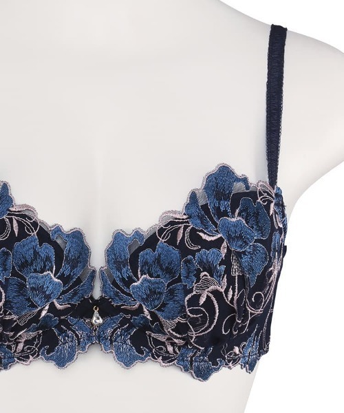 新品★RAYURE PARIS★美しい黒のエレガントなトップ★高品質♪♪♪ 新品☆RAYURE PARIS☆美しい黒のエレガントなトップ☆高品質♪♪♪