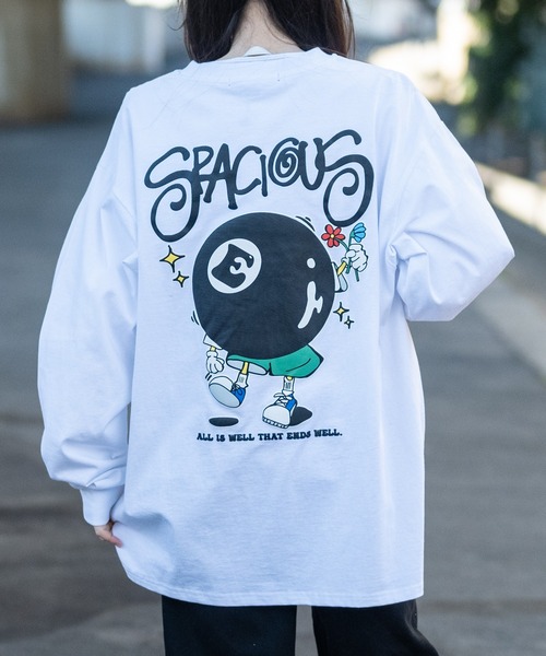JOHN'S CLOSET(ジョンズクローゼット)の「【13】グラフィック発砲プリント ロングスリーブTシャツ ビリヤード/オバケ/男の子(Tシャツ/カットソー・メンズ・パープル/ブラック/ホワイト/ホワイト系その他/ホワイト系その他3/ブラック系その他2/ブラック系その他/ホワイト系その他2/ブラック系その他3/ブラック系2/ホワイト系1/ホワイト系2/ブラック系1・LARGE/MEDIUM)」の1枚目の写真
