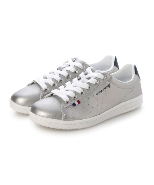 le coq sportif（ルコックスポルティフ）の「コートスタイルスニーカー（LAローランSL／LA ROLANDSL）（スニーカー・レディース・ブラック/杢グレー/ブルー系その他/シルバー系その他4/ホワイト系その他/シルバー系その他3/ブラック×ブラック・23cm/23.5cm/24cm/24.5cm/25cm/22.5cm）」の6枚目の写真