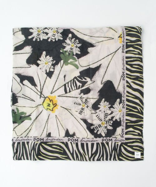 fredy emue（フレディエミュ）の「【POM Amsterdam/ポムアムスエルダム】ゼブラフレーム大花ストール140（ストール/ショール・レディース・ブラック系その他3・FREE）」の4枚目の写真