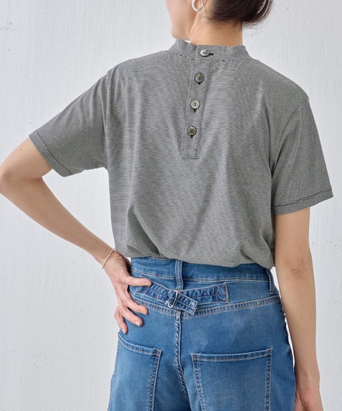 BEARDSLEY(ビアズリー)の「モックネック後ろ釦Tシャツ(Tシャツ/カットソー・レディース・ネイビー/ホワイト/ブラック×ホワイト・FREE)」の3枚目の写真