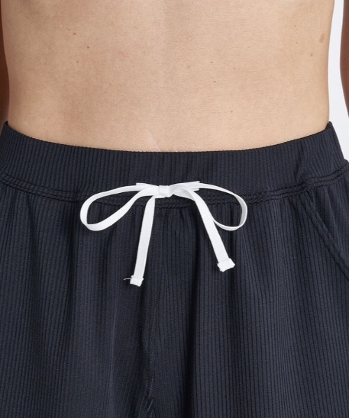 ROXY(ロキシー)の「LAGOON SHORTS/ロキシー速乾UVカットショートパンツ(水着・レディース・ベージュ/グリーン/ブラック・SMALL/MEDIUM/LARGE)」の6枚目の写真