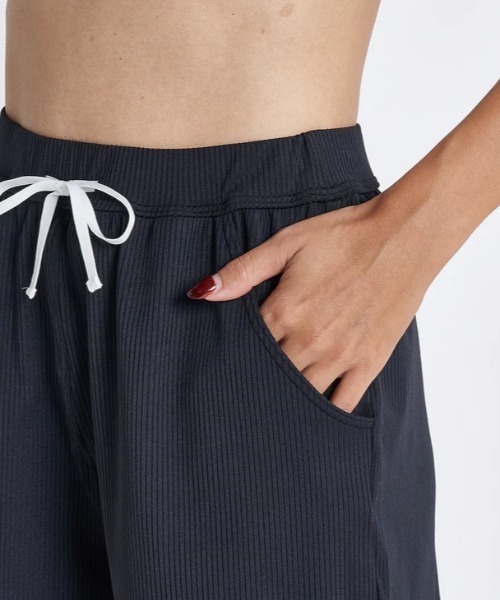 ROXY(ロキシー)の「LAGOON SHORTS/ロキシー速乾UVカットショートパンツ(水着・レディース・ベージュ/グリーン/ブラック・SMALL/MEDIUM/LARGE)」の7枚目の写真