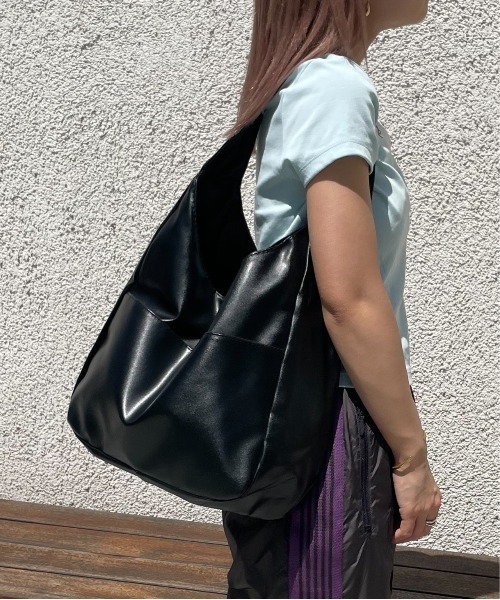 HIKA(ヒカ)の「【HIKA】PU レザー ショッピングBAG(トートバッグ・レディース・ホワイト/ブラウン/ブラック・FREE)」の2枚目の写真