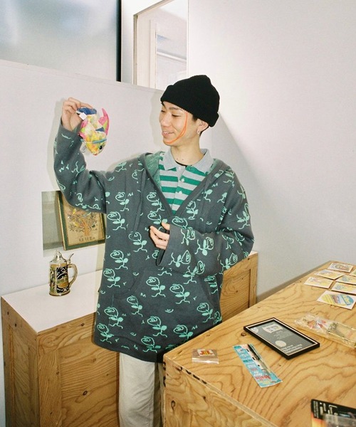 ZOZO（ゾゾ）の「Rose Thief Nit Hoodie（その他トップス・レディース・レッド/グリーン・S/L）」の3枚目の写真