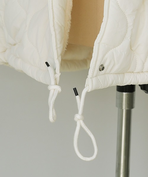 c.u.l（シーユーエル）の「オーバーサイズ キルティング モンスター ジャケット culw530（ダウンジャケット/コート・レディース・ホワイト/ベージュ/ブラック/イエロー・L/M/XL）」の19枚目の写真