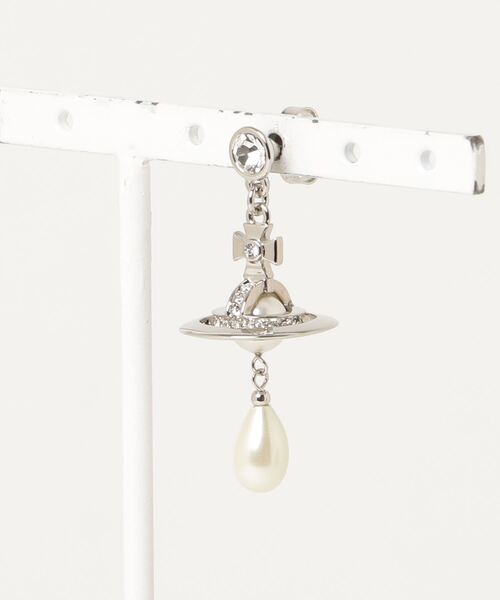 “MAN. PEARL” シングル ドロップピアス【239884 EA6J0】