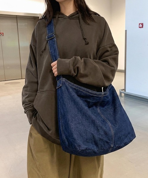 Lilamusant(リラミュゾン)の「《Lilamusant(リラミュゾン)》ニュースペーパーバッグ コットン キャンバス ヴィンテージ ショルダー(ショルダーバッグ・レディース・ナチュラル/ブラック/レッド/グリーン/グレー/カモフラージュ/グリーン系その他/イエロー系その他/インディゴブルー/ブルー・FREE)」の6枚目の写真