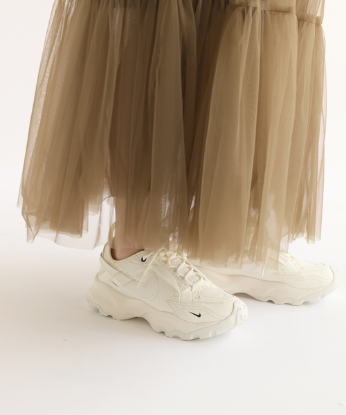 SLOBE IENA（スローブイエナ）の「【NIKE/ナイキ】 TC7900スニーカー（スニーカー・レディース・ホワイト・24.5cm/23.5cm/24cm/23cm）」の4枚目の写真