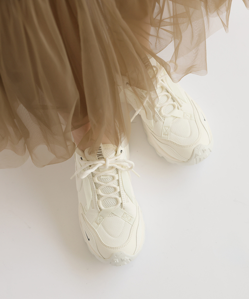 SLOBE IENA（スローブイエナ）の「【NIKE/ナイキ】 TC7900スニーカー（スニーカー・レディース・ホワイト・24.5cm/23.5cm/24cm/23cm）」の5枚目の写真