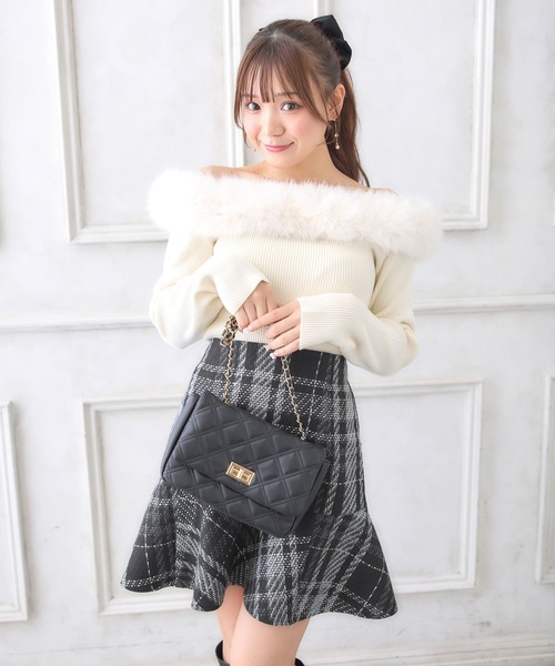 INGNI(イング)の「ファー付オフショルニット(ニット/セーター・レディース・グレー/アイボリー/ブラック・M)」の7枚目の写真