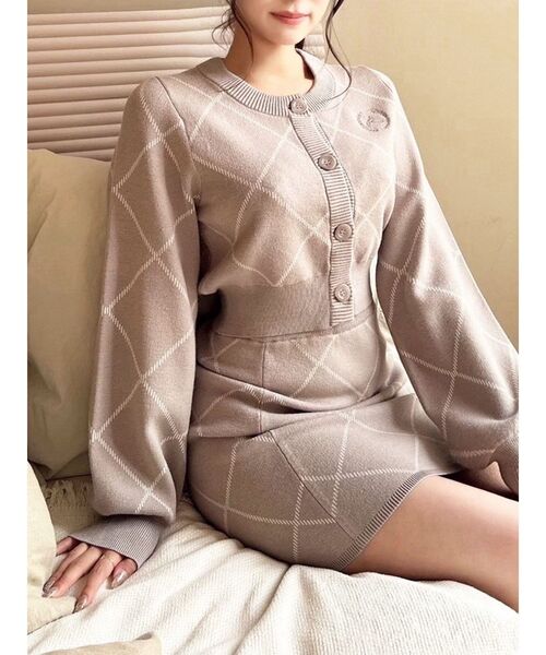 RESEXXY（リゼクシー）の「エンブロイダリーバイカラーニットカーディガン【セットアップ着用可能】（カーディガン/ボレロ・レディース・ホワイト/ベージュ/ブラック・FREE）」の3枚目の写真