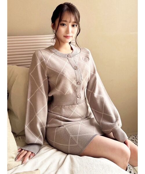 RESEXXY（リゼクシー）の「エンブロイダリーバイカラーニットカーディガン【セットアップ着用可能】（カーディガン/ボレロ・レディース・ホワイト/ベージュ/ブラック・FREE）」の5枚目の写真